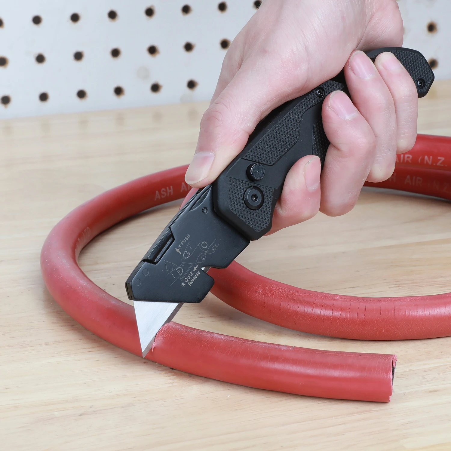 Kobalt Utility Knives Speed Release 11-Blade Folding Utility Knife 3 Kobalt Utility Knives Speed Release 11-Blade Folding Utility Knife - Image 3